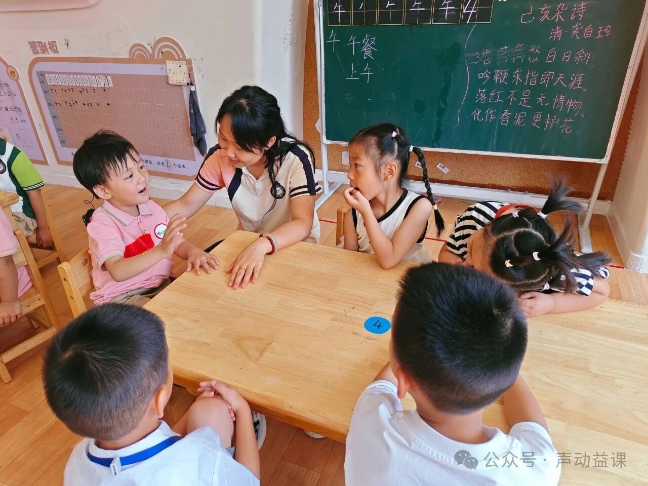 1760368873432351.jpg 听障宝宝