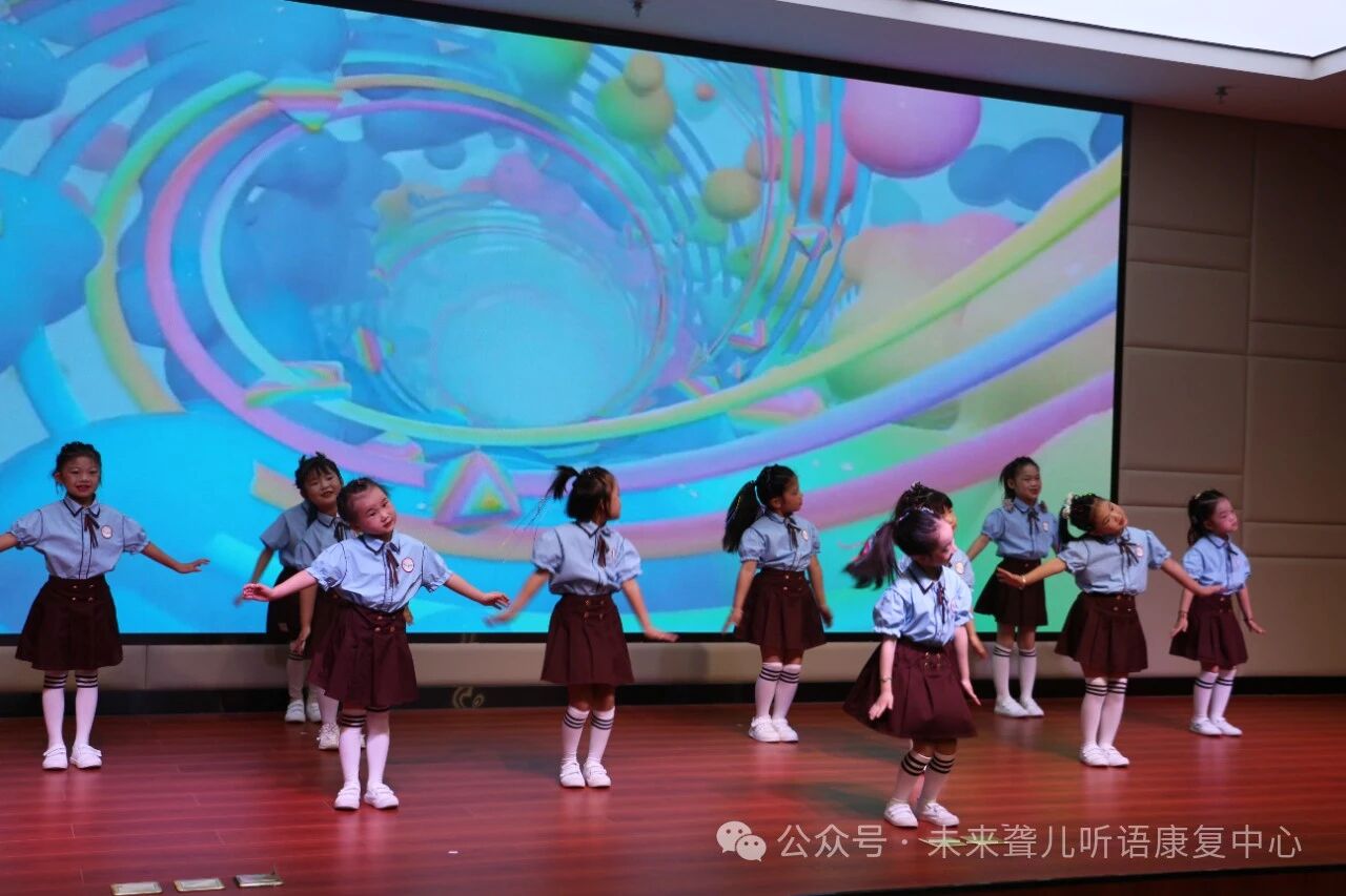 1760369368841089.jpg 听障儿童