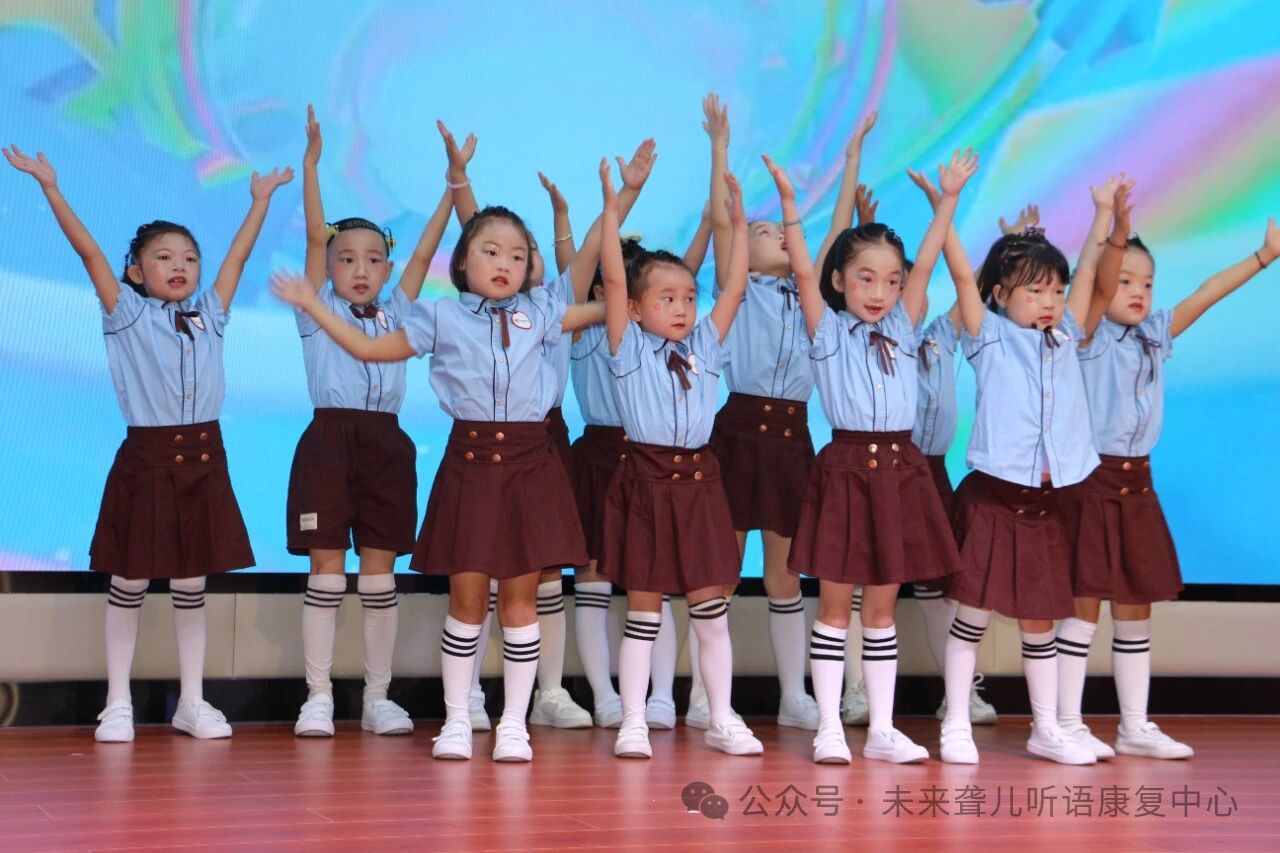 1760369378706665.jpg 听障儿童