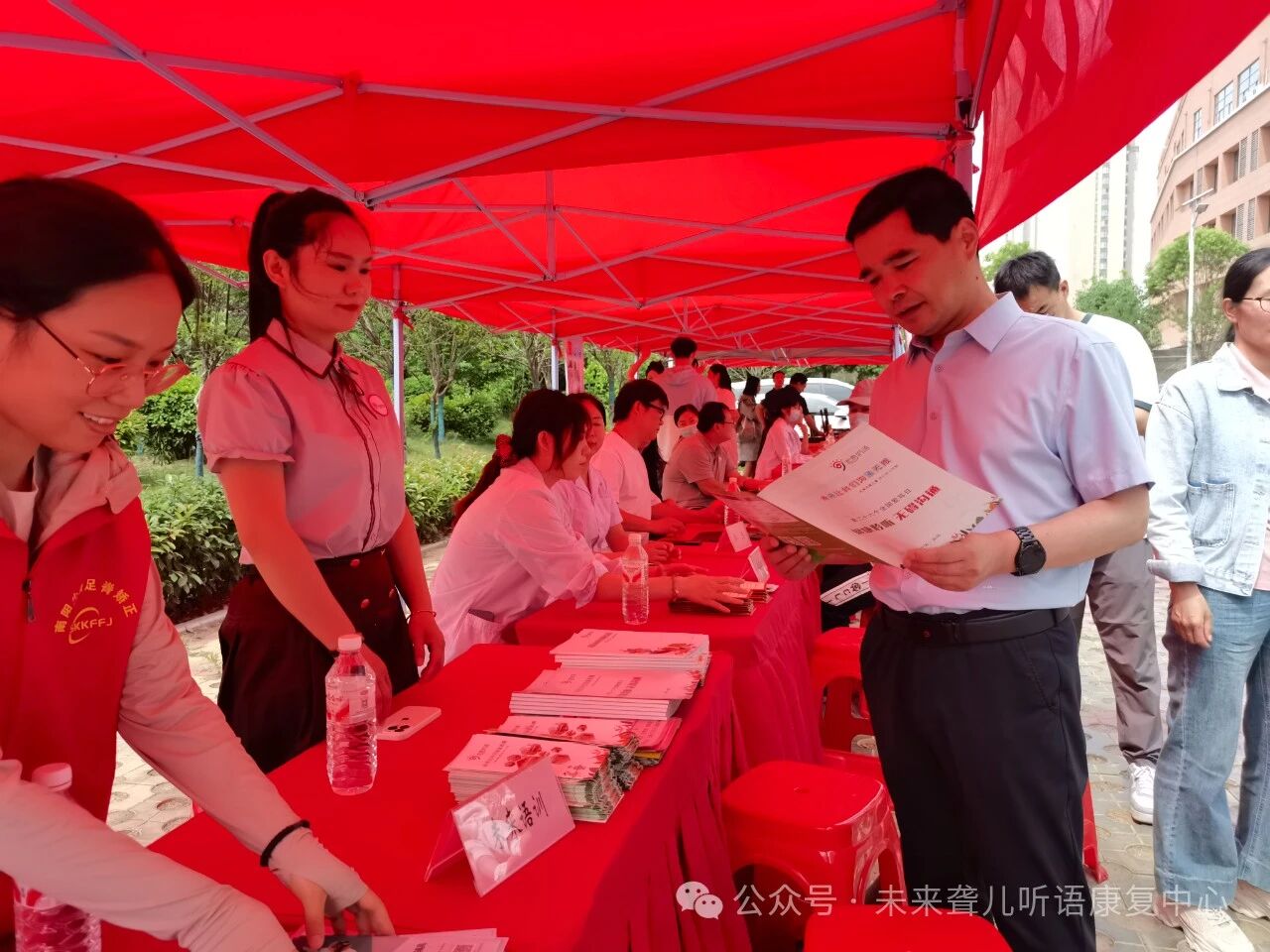 1760369396759899.jpg 听障儿童