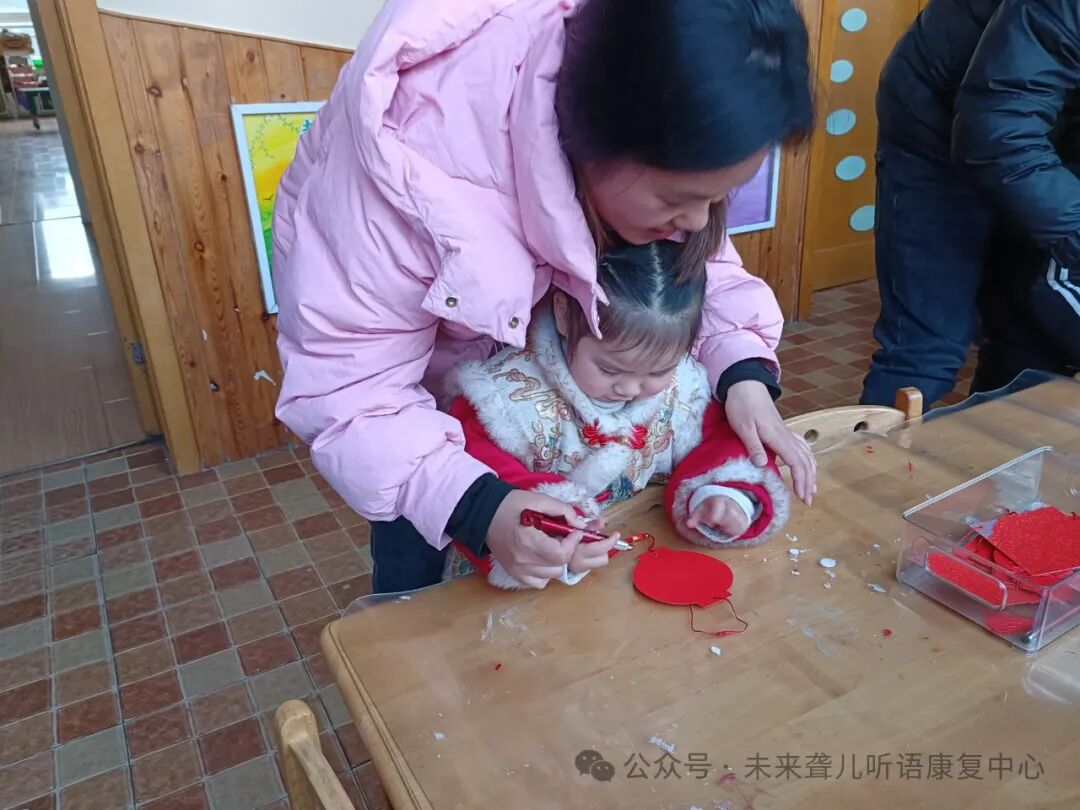 1760373680790508.jpg 人工耳蜗