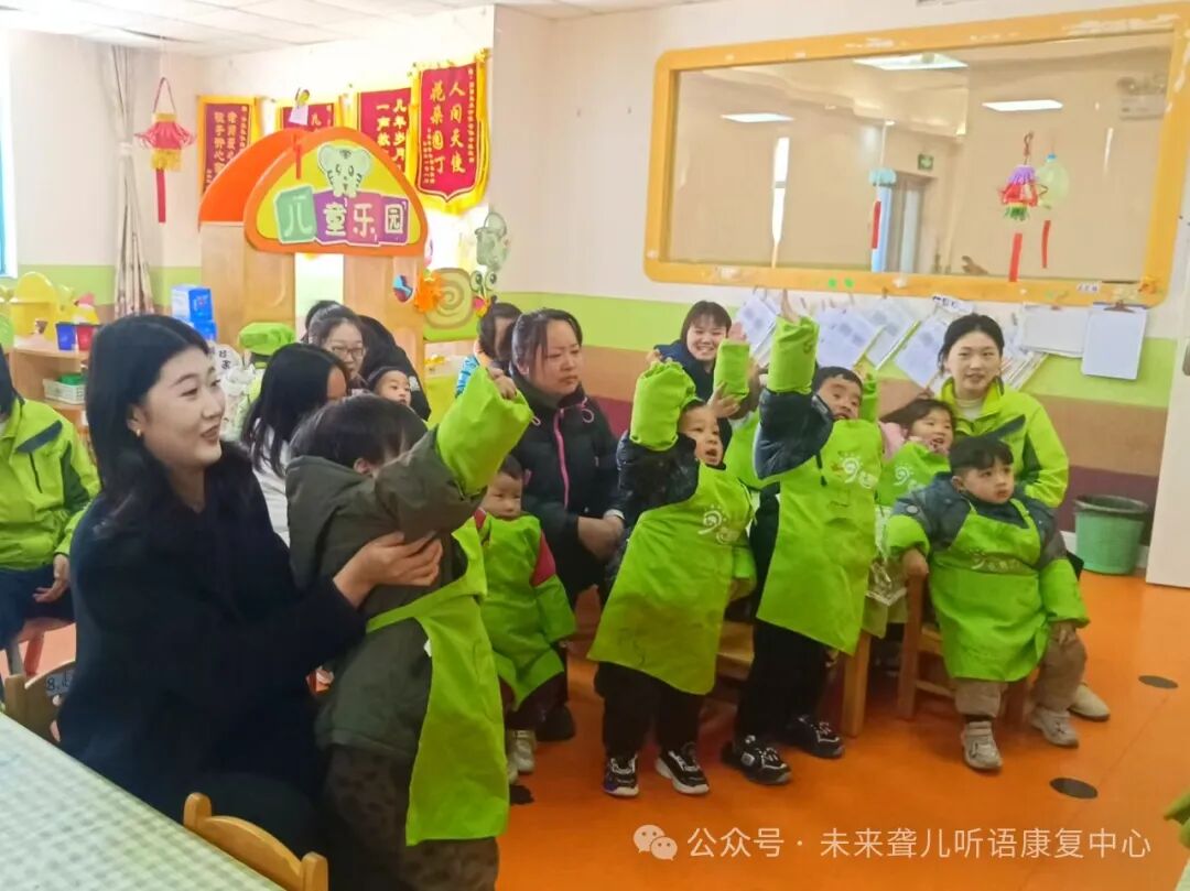 1760374213741995.jpg 人工耳蜗