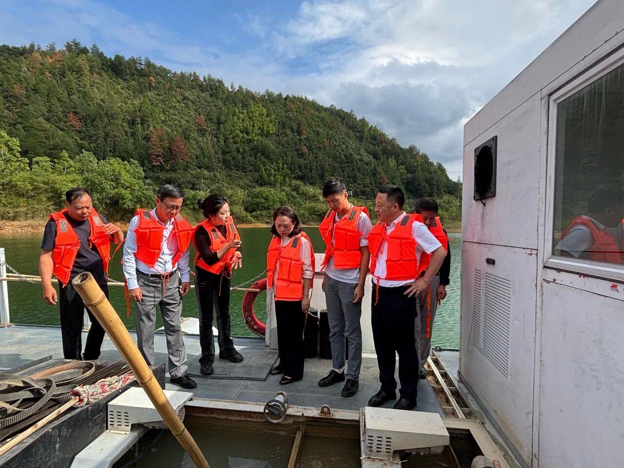 九江市八里湖新区党工委副书记、管委会主任刘华芸一行考察黄山丰乐水库项目