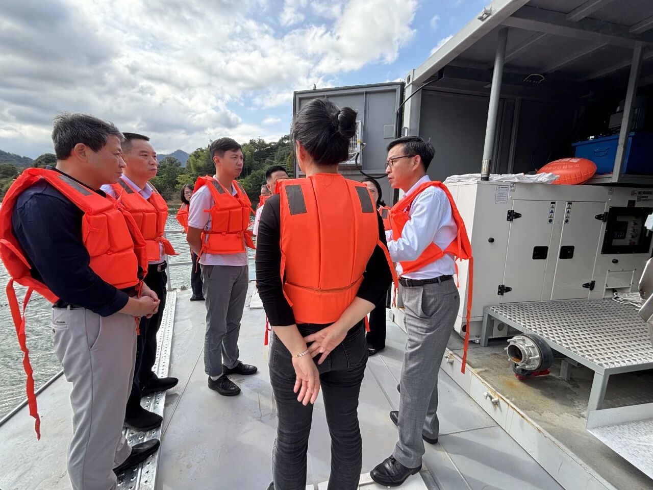 九江市八里湖新区党工委副书记、管委会主任刘华芸一行考察黄山丰乐水库项目