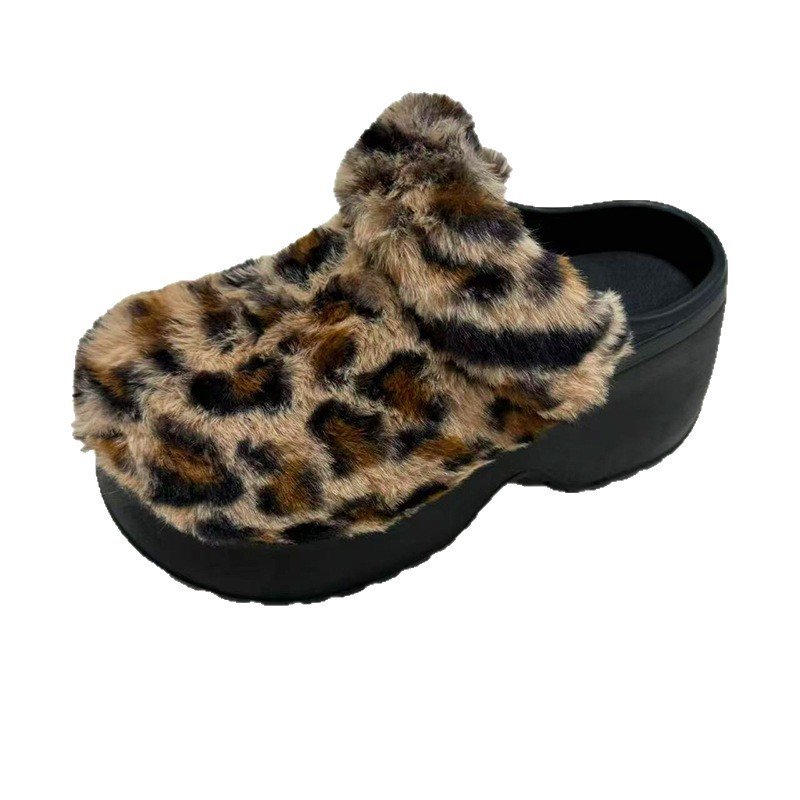 1760932475220830.jpg 雅购特拖鞋