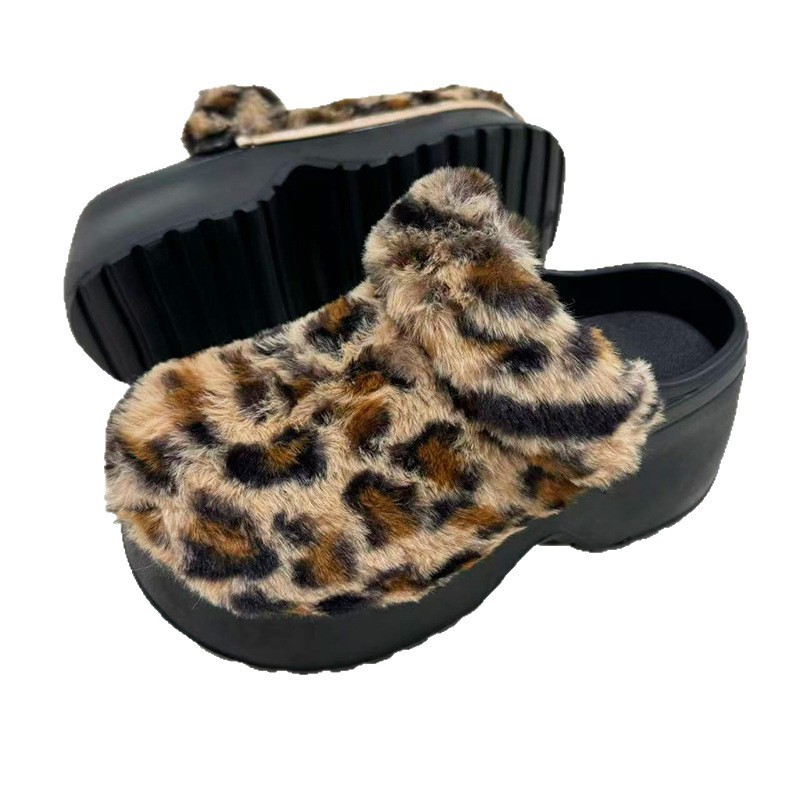 1760932475748707.jpg 雅购特拖鞋