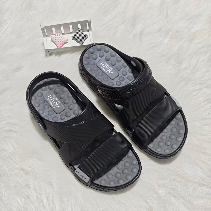 1761039056220878.jpg 雅购特拖鞋