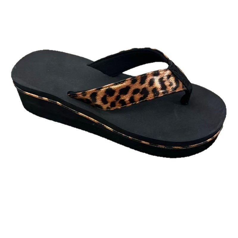 1761095955228206.jpg 雅购特拖鞋