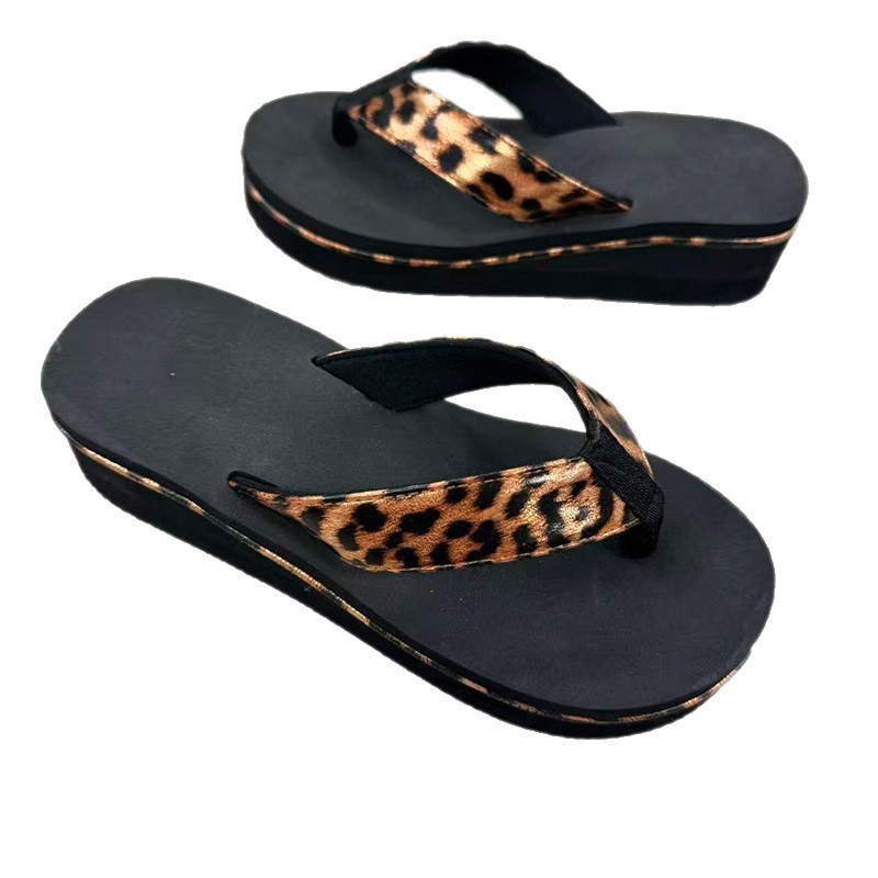 1761095955237245.jpg 雅购特拖鞋