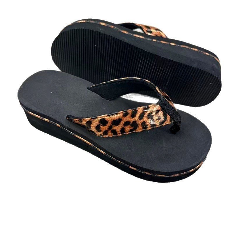 1761095955454048.jpg 雅购特拖鞋