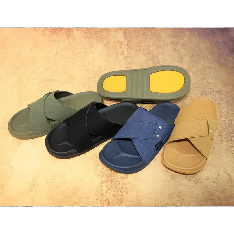 1761112134981793.jpg 雅购特拖鞋