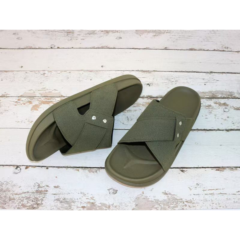 1761112142320815.jpg 雅购特拖鞋