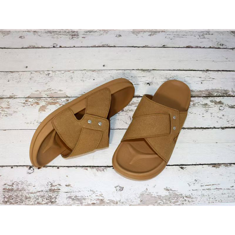 1761112142493178.jpg 雅购特拖鞋