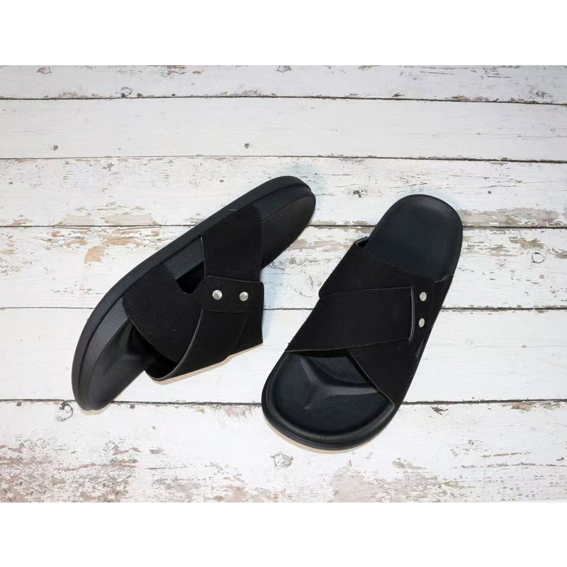 1761112142725081.jpg 雅购特拖鞋