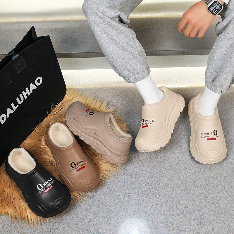 1761187902692245.jpg 雅购特拖鞋