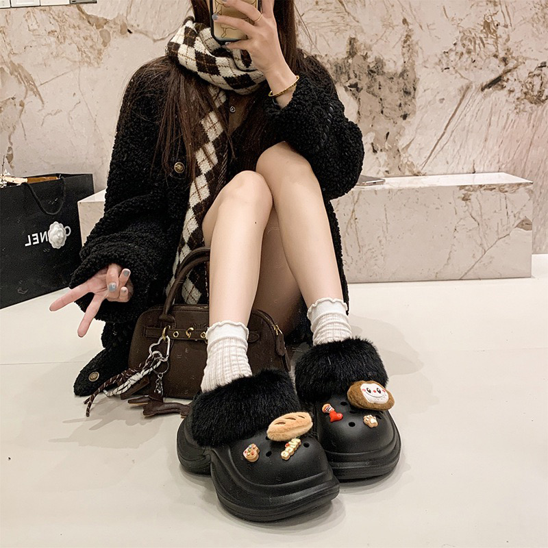 1761375942875237.jpg 雅购特拖鞋