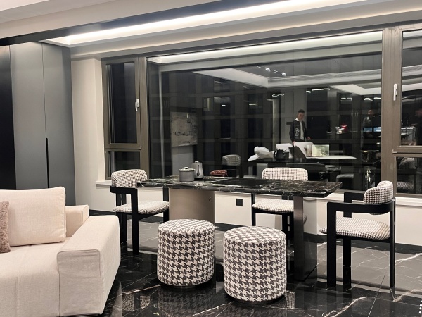 1761386785592160.jpg 陕西西安大平层家具软装顺利落地