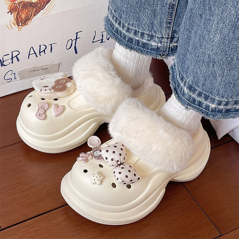 1761549270457399.jpg 雅购特拖鞋