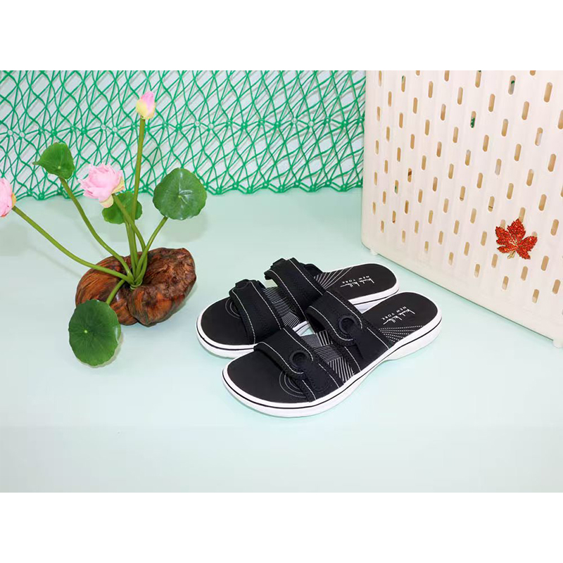 1761703470169360.jpg 雅购特拖鞋