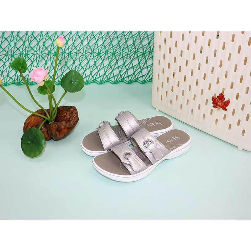 1761703470712316.jpg 雅购特拖鞋