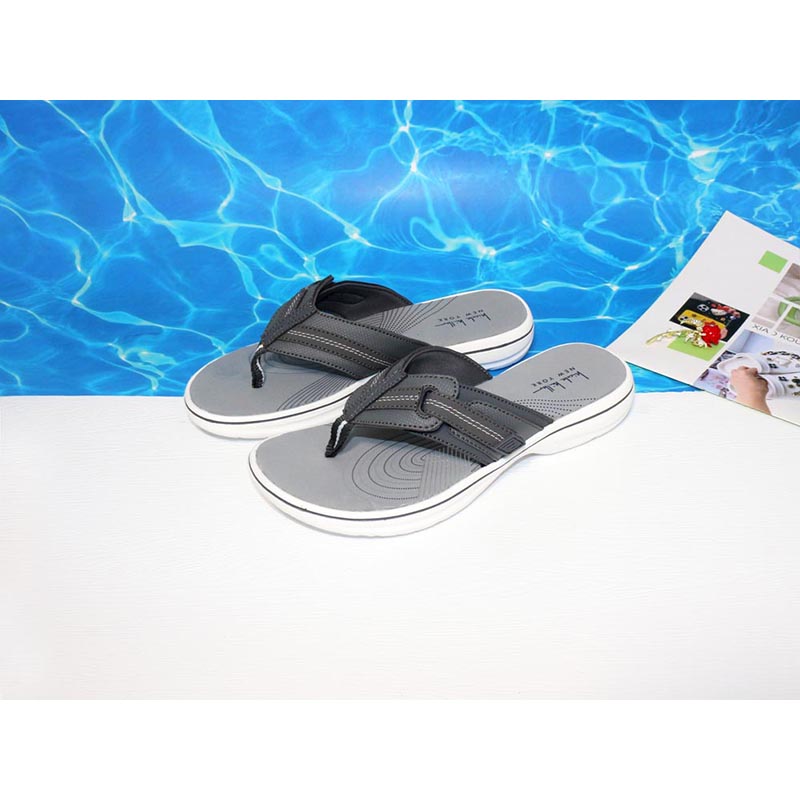 1761706516662544.jpg 雅购特拖鞋