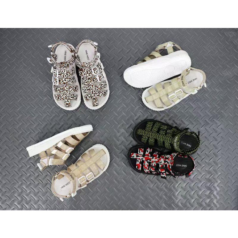 1761788388349771.jpg 雅购特拖鞋