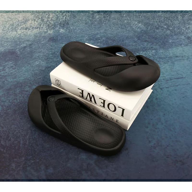 1761795754868425.jpg 雅购特拖鞋