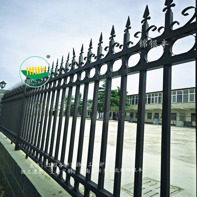 铁艺栏杆.jpg 铁艺护栏