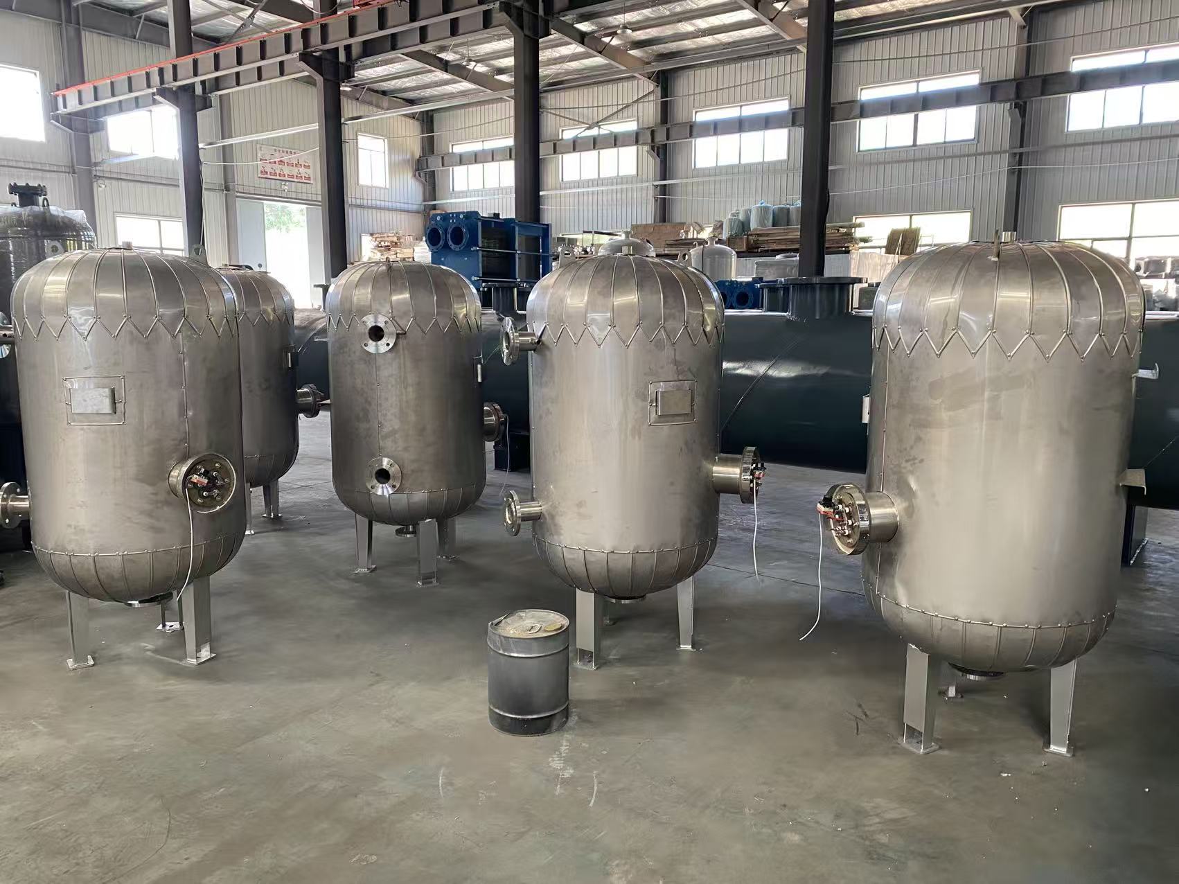 1762323623558332.jpg 储热水罐