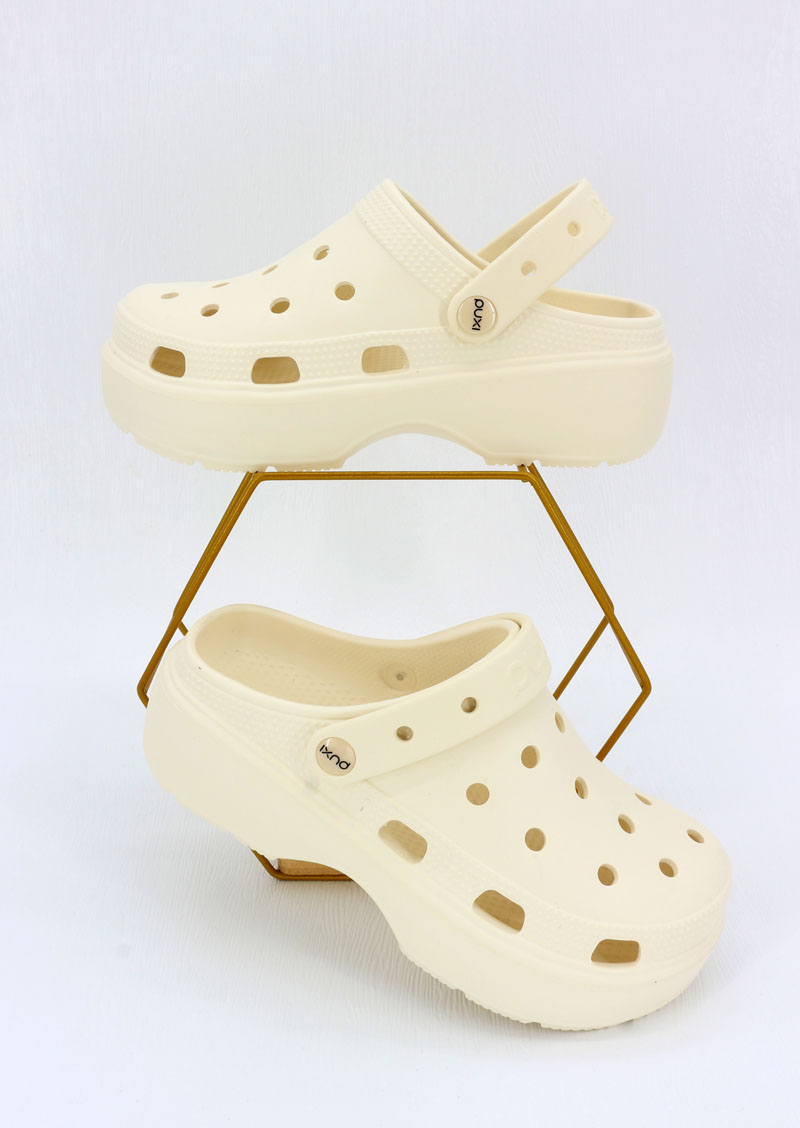 lulu tong shoes