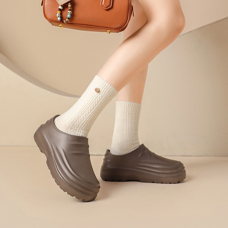 1762676788710649.jpg 雅购特拖鞋