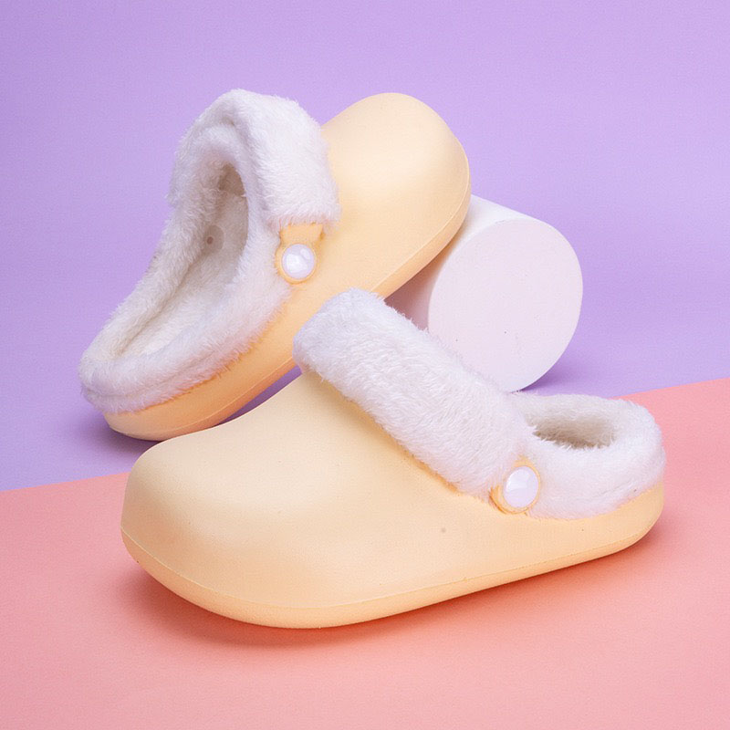 1762938530843448.jpg 雅购特拖鞋