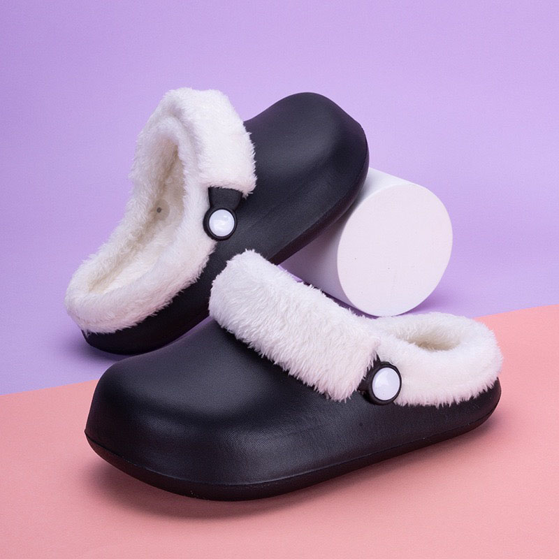 1762938539618111.jpg 雅购特拖鞋