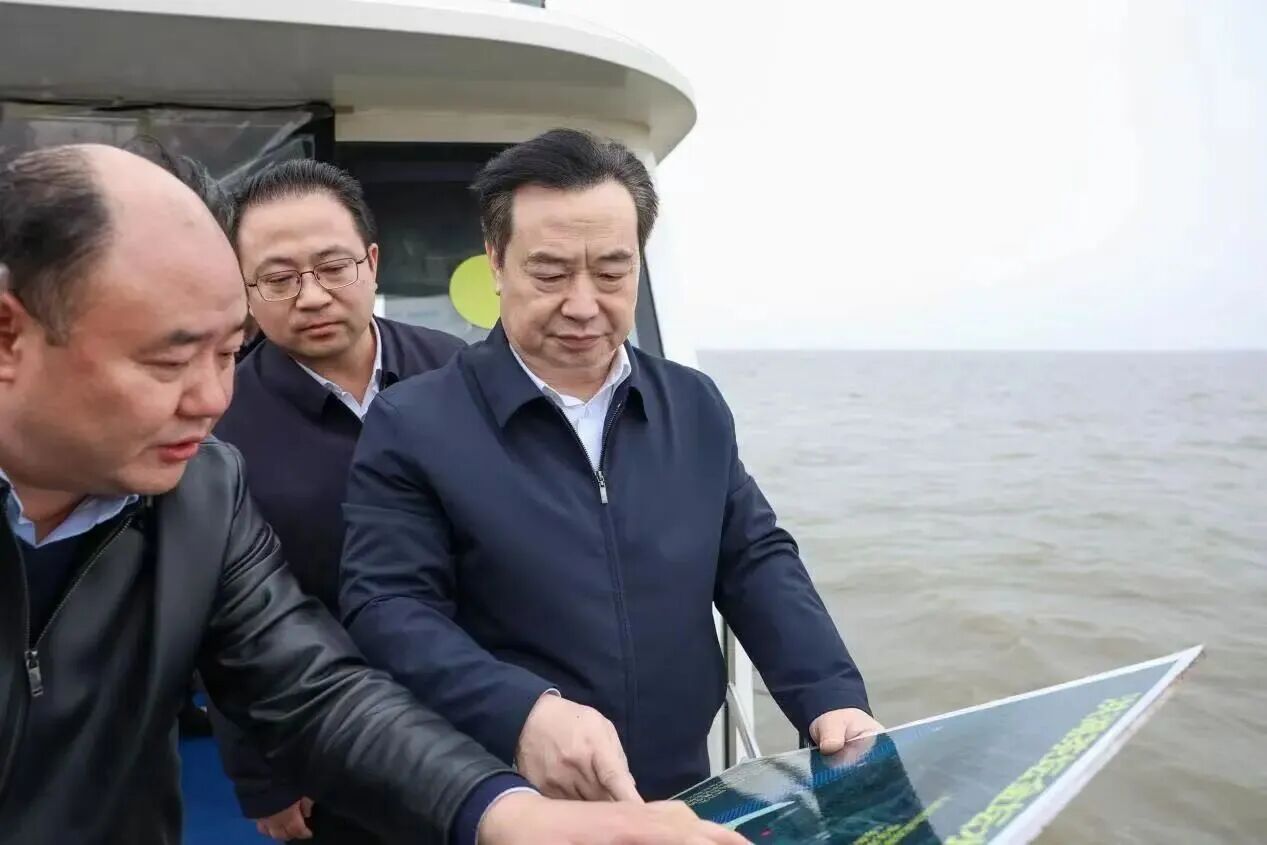 荆州市委书记汪元程调研洪湖底泥洗脱生态修复试验项目