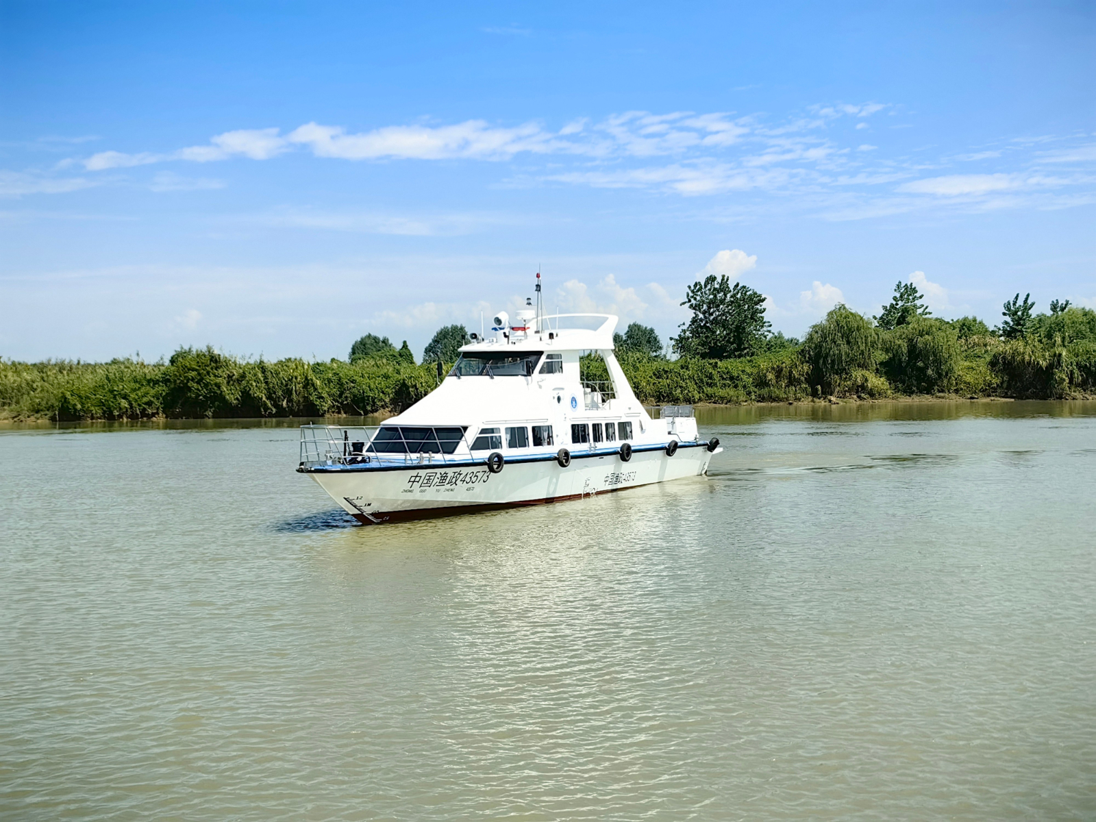 1763176301676540.jpg 渔政执法船