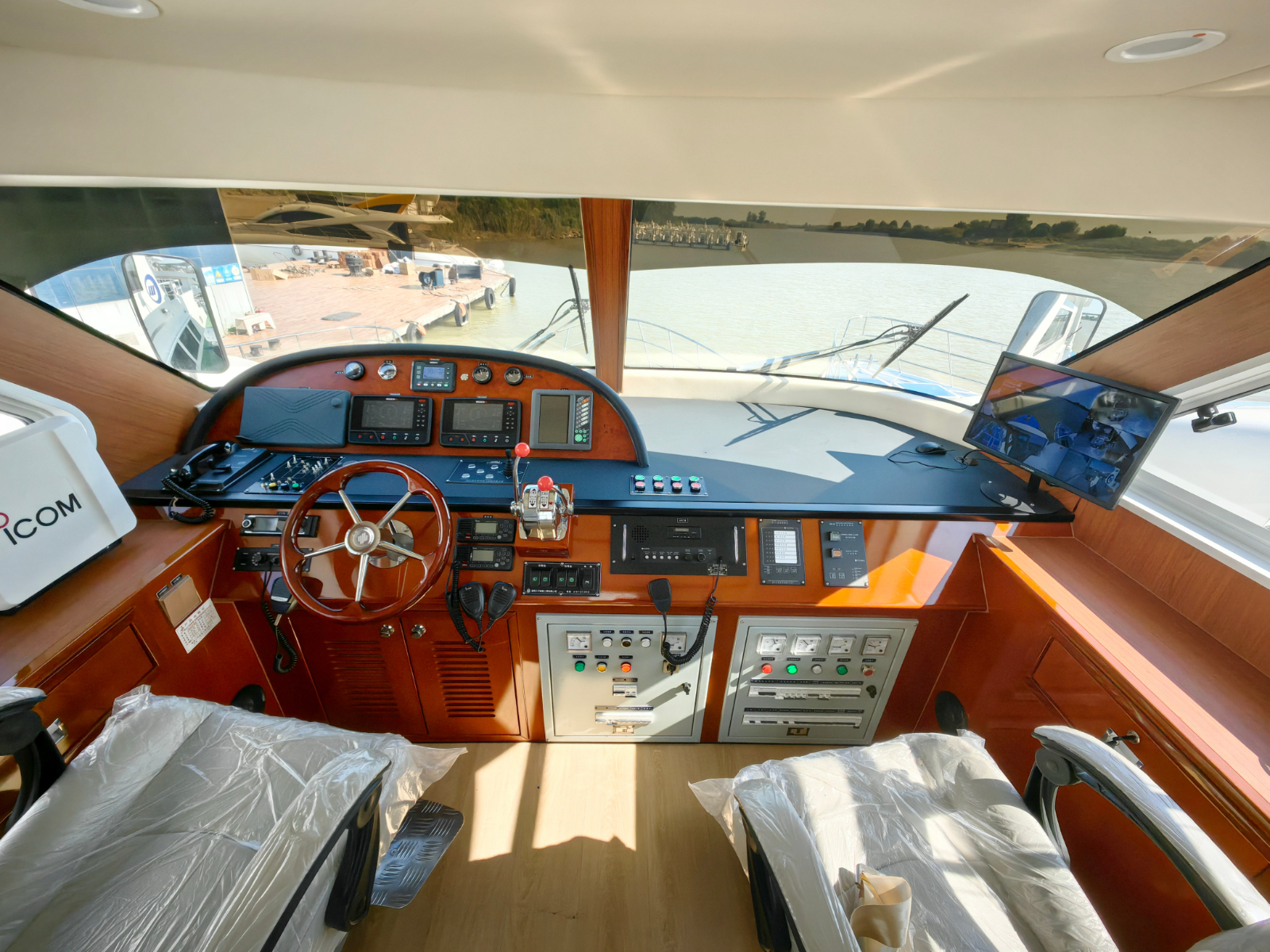 1763176301999403.jpg 渔政执法船