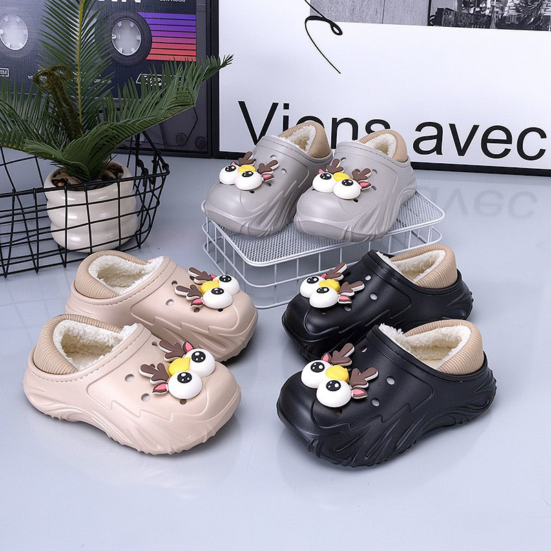 1763514399283073.jpg 雅购特拖鞋