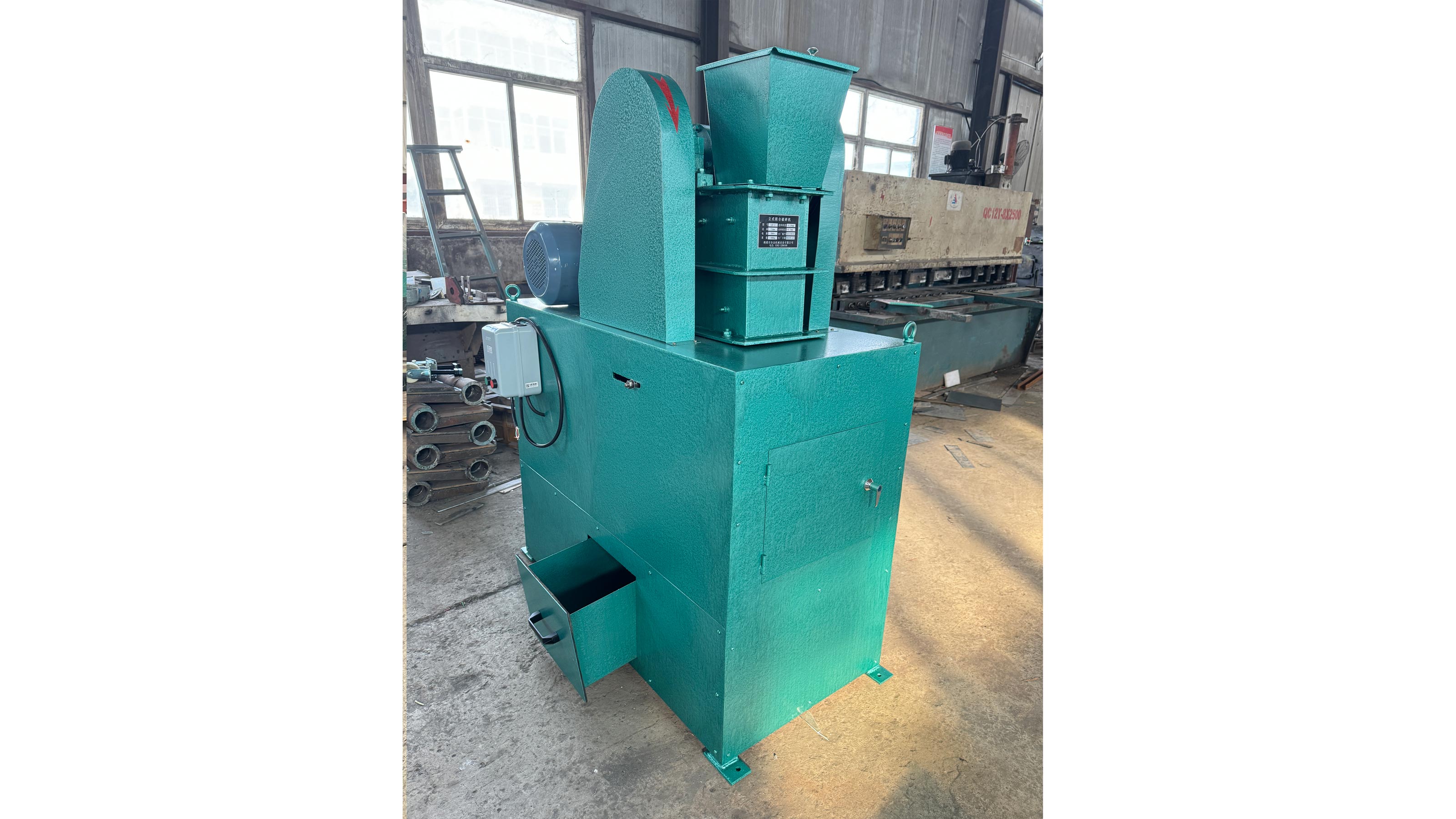 1763522989635845.jpg 顎式對輥破碎縮分一體機