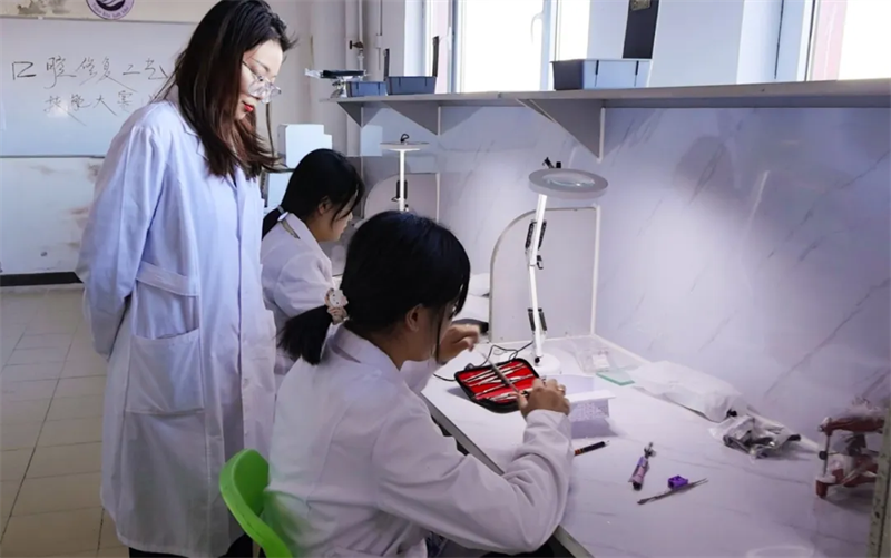 营口渤海卫生学校