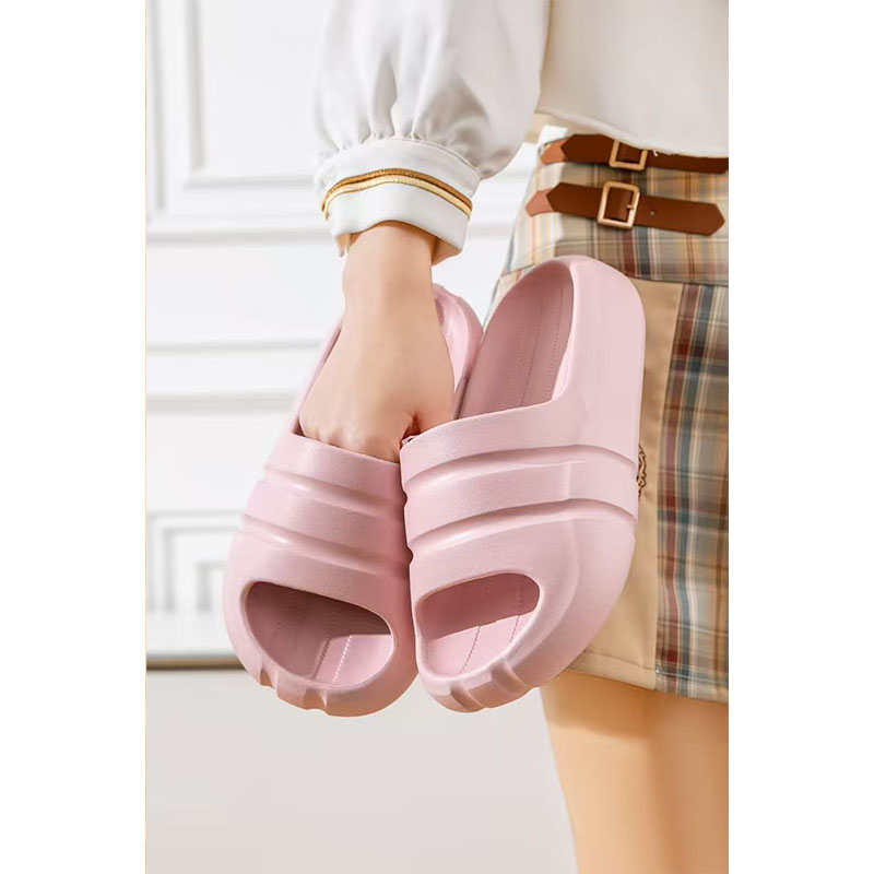 1763778907942655.jpg 雅购特拖鞋