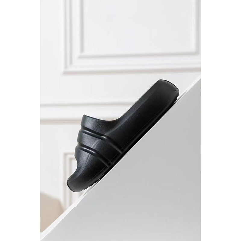 1763779041995365.jpg 雅购特拖鞋