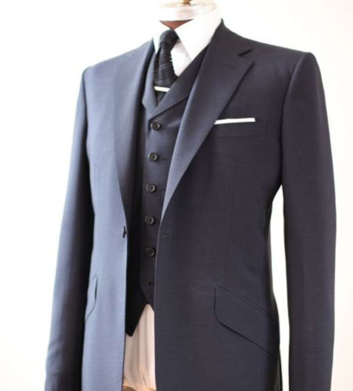 1763951352559807.png 郑州工装定制如何保养定制西装:完整指南