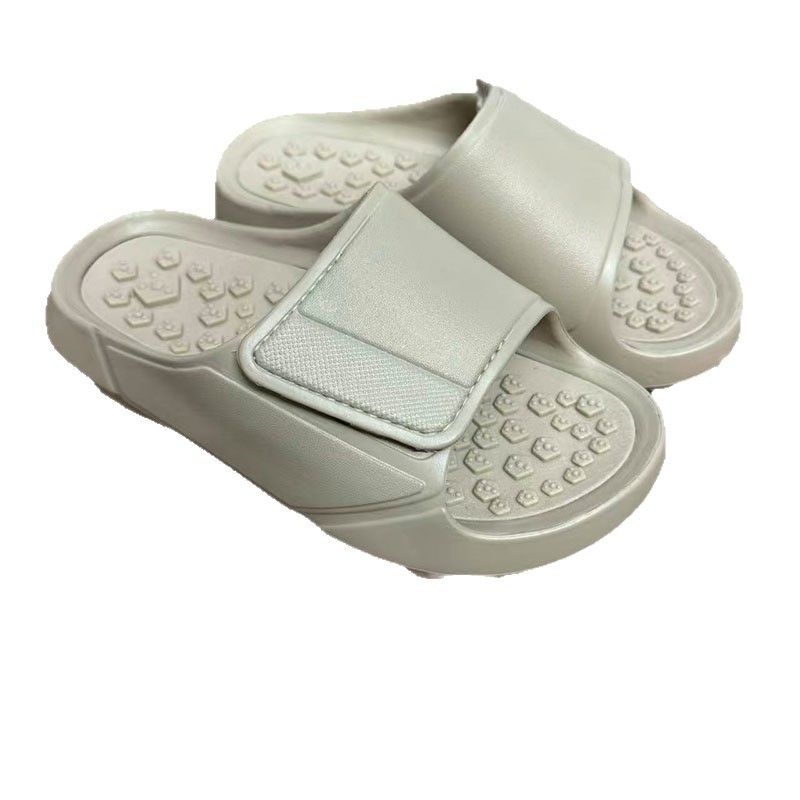 1763969842839838.jpg 雅购特拖鞋