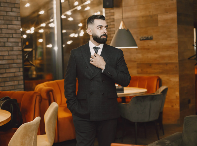 1763976611545212.png 定制西装的不同剪裁和风格