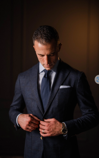 1763980445334217.png 为什么选择定制西装而非成衣?