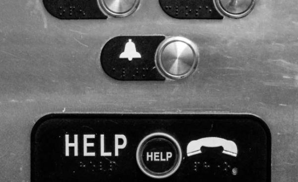 1764141921269477.png 电梯中紧急电话系统的重要性