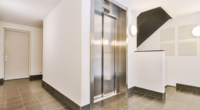 1764145842175401.png 为什么定期电梯检查对建筑安全至关重要?