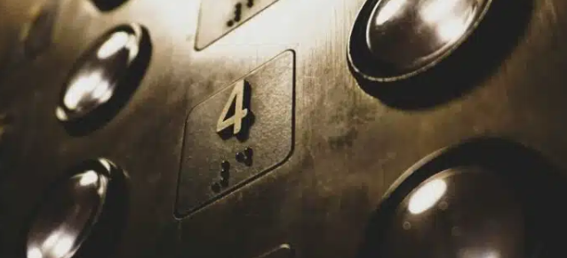 如何准备和检测升降机故障?