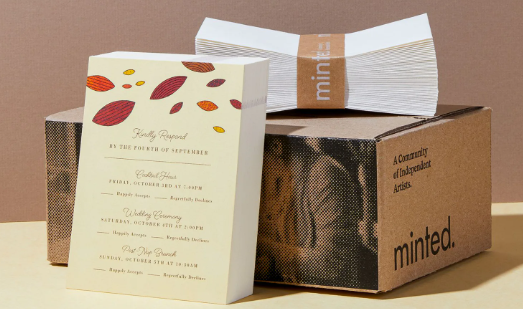 定制运输箱比聚酯邮寄袋环保吗？