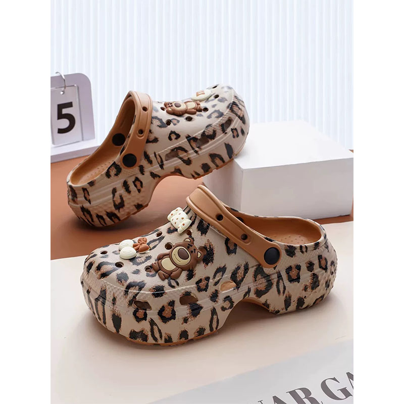 1764388684161934.jpg 雅购特拖鞋